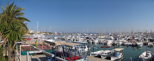 Der große Yachthafen "Alcudiamar" liegt in Puerto de Alcudia
