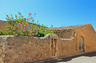 Typisch mallorquinische Gebäude in Pina