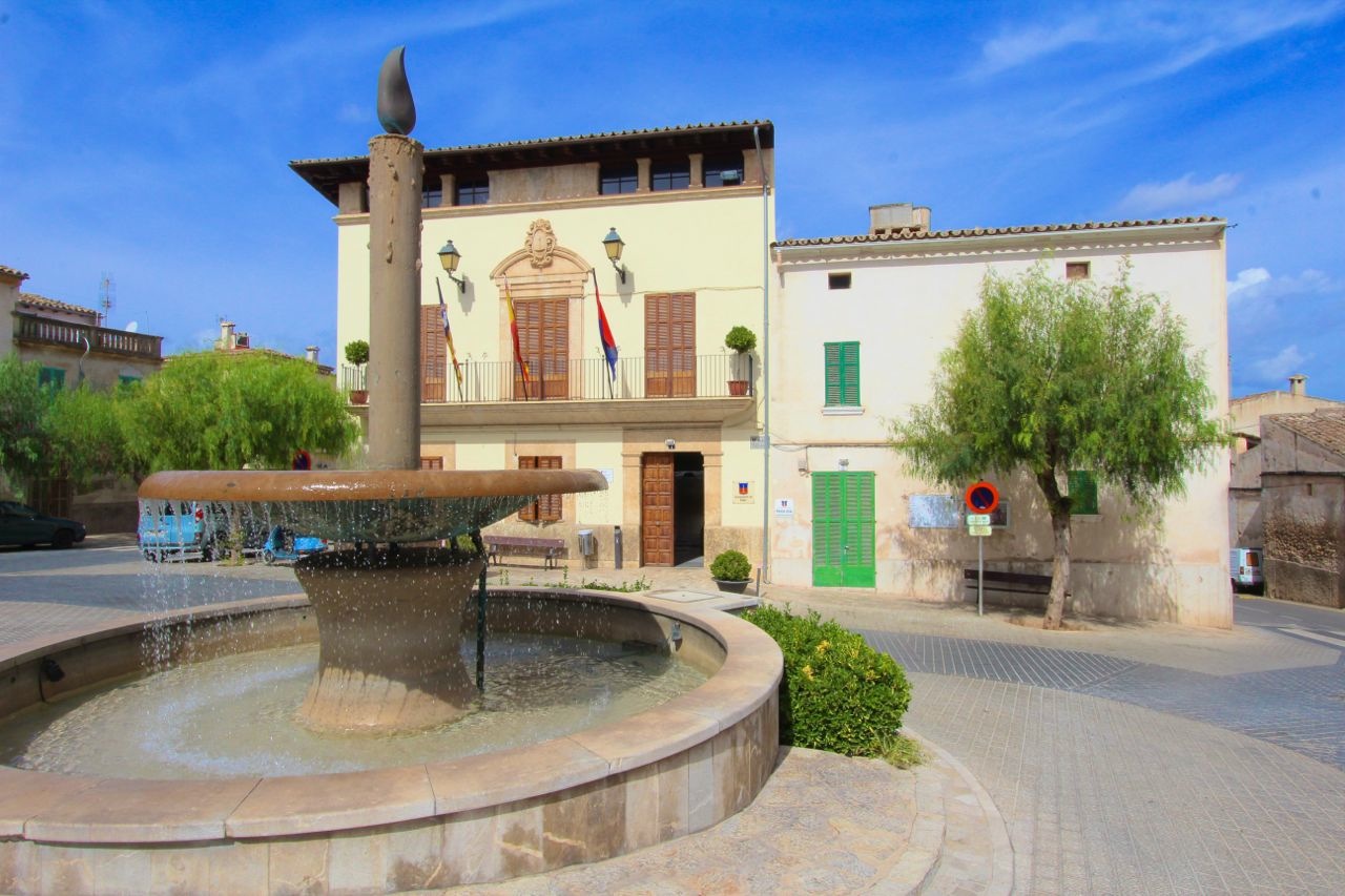 Búger im Mallorca Reiseführer - Finca Ferienhaus Mallorca