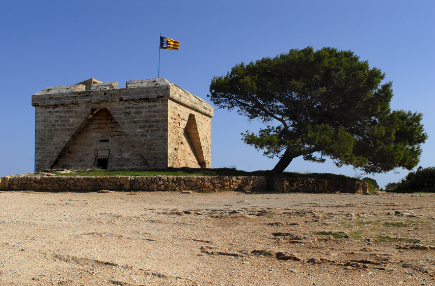 Festung auf der Halbinsel Punta de n’Amer