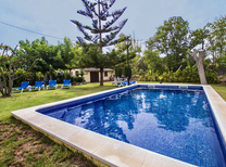 Ferienhaus Nähe Strand der Playa de Muro an der Nordküste von Mallorca für 3 Personen mit Pool und Klimaanlage zur Ferien Miete.