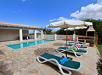 Günstige kleine Landhaus Finca Nähe Strand mit Pool, Internet und Klimaanlage. Hund ist nach Absprache erlaubt. Mallorca Finca Urlaub für 4 Personen bei Can Picafort.