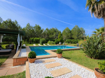 Exklusives Ferienhaus Anwesen im Süden der Balearen Insel und nahe der Inselhauptstadt Palma de Mallorca. Ferienhaus mit kleiner Gäste- Finca auf dem komplett eingezäunten Grundstück.