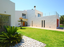 Sie suchen ein großes Ferienhaus an der Westküste von Mallorca, das Landhaus Nähe der Weinstadt Binissalem für 12 Personen bietet sich für Gruppenreisen hervorragend an.