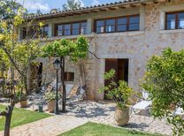 Sie mieten ein uriges Ferienhaus in beliebter Lage, nahe dem Bergdorf Selva und Biniamar im Nordwesten der Balearen Insel Mallorca mit Pool, BBQ Grill, Klimaanlage, Garten und 2 Küchen.