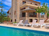 Sie suchen ein charmantes Mietobjekt in ruhiger Alleinlage im Insel Osten von Mallorca mit Meerblick, Internet, Sommerküche, Pool und Internetzugang. Dieses Landhaus bietet hervorragende Möglichkeiten für einen gelungenen Mallorca Ferienaufenthalt.