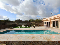 Gepflegtes Ferienhaus bei Petra für 5 Personen mit Pool in ländlicher Lage mit kleinem Grundstück zur Ferien Miete