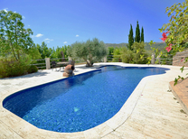 Kleines Ferienhaus zur Ferienvermietung im Inselnorden von Mallorca nahe Alcudia für 3 Personen mit Pool, Klimaanlage, Jacuzzi und schönen Garten mit Grill.