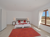 Ferienhaus mit separaten Wohnbereichen bestehend aus 3 Fincas für bis zu 34 Personen in Inselmitte von Mallorca mit Pool, Kinderpool, BBQ Grill, Kinderspielplatz und Internet, optimal für große Reisegruppen zu mieten