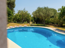 Mediterranes Mallorca Anwesen Nähe dem Bergdorf Buger im Norden von Mallorca mit Grillhaus, Pool, Klimaanlage für 7 Personen zur Miete. Das Ferienhaus lässt keine Wünsche offen, der Familienhund ist auf Anfrage -ein gern gesehener Gast auf der Finca.