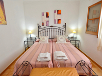 Ferienhaus im Norden von Mallorca für 6 Pers. mit 3 Schlafzimmer und 2 Bäder. Das Ferienhaus ist gepflegt und bietet einen schönen Außenbereich mit Pool und Grill. Ein preiswertes Mallorca Ferienhaus in ruhiger Lage, nahe schöner Wanderwege