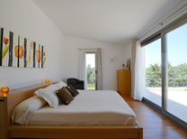 Sie suchen ein großes Ferienhaus an der Westküste von Mallorca, das Landhaus Nähe der Weinstadt Binissalem für 12 Personen bietet sich für Gruppenreisen hervorragend an.