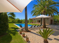 Modernes Ferienhaus in Inselmitte von Mallorca mit Pool, Internet, Klimaanlage im Wohnbereich und einem separaten Schlafzimmer mit Bad en suite für Fincagäste.
