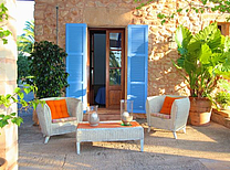 Romantische Mallorca Finca auf uneinsehbarem Grundstück mit Garten, Pool, mehreren Terrassen, Internet und Außenküche.