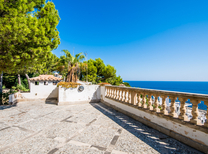 Chalet mit fantastischem Blick auf die Bucht von Cala Ratjada - Ferienhaus an der Nordostküste von Mallorca inmitten einer Oase im Grünen mit Sommerküche und Pool
