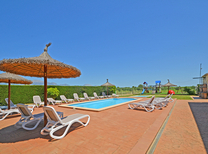 Ferienhaus mit separaten Wohnbereichen bestehend aus 3 Fincas für bis zu 34 Personen in Inselmitte von Mallorca mit Pool, Kinderpool, BBQ Grill, Kinderspielplatz und Internet, optimal für große Reisegruppen zu mieten