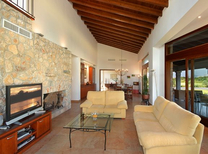 Mallorca Luxus Ferienhaus Villa mit Pool, Außenküche, Garten, Internet und Klimaanlage in exklusiver Lage nahe Strand und Meer.