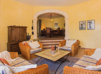 Exklusives Chalet Nähe Strand mit Meerblick für 12 Personen an der Nordostküste Mallorcas. Das Ferienhaus in priviligierter Wohngegend verfügt über einen separaten Wohnbereich, Sauna und einen Pool mit Poolheizung und Poolabdeckung.