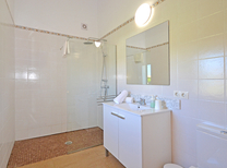 Ferienhaus mit separaten Wohnbereichen bestehend aus 3 Fincas für bis zu 34 Personen in Inselmitte von Mallorca mit Pool, Kinderpool, BBQ Grill, Kinderspielplatz und Internet, optimal für große Reisegruppen zu mieten