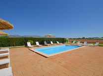 Ferienhaus mit separaten Wohnbereichen bestehend aus 3 Fincas für bis zu 34 Personen in Inselmitte von Mallorca mit Pool, Kinderpool, BBQ Grill, Kinderspielplatz und Internet, optimal für große Reisegruppen zu mieten