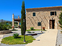 Modernes Landhaus bei Arta im Nordosten Mallorca mit Pool, Tischtennisplatte und Sommerküche