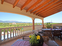Ferienhaus mit separaten Wohnbereichen bestehend aus 3 Fincas für bis zu 34 Personen in Inselmitte von Mallorca mit Pool, Kinderpool, BBQ Grill, Kinderspielplatz und Internet, optimal für große Reisegruppen zu mieten