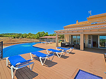 Neues Ferienchalet an der Nordküste Mallorcas für 6 Personen mit schnellen Internet, Klimaanlage in allen Räumen und im Aussenbereich ein großer Pool mit Grill.
