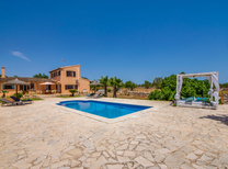 Gemütliches Ferienhaus an der schönen Nordküste von Mallorca gelegen, Nähe Strand von Can Picafort mit Pool und Kamin. Auch für einen Mallorca Ferienhaus Urlaub mit Hund geeignet.