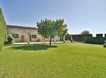 Ferienhaus mit separaten Wohnbereichen bestehend aus 3 Fincas für bis zu 34 Personen in Inselmitte von Mallorca mit Pool, Kinderpool, BBQ Grill, Kinderspielplatz und Internet, optimal für große Reisegruppen zu mieten