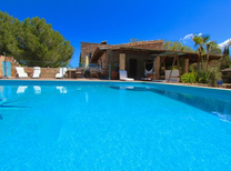 Imposantes Ferienhaus in Traumlage bei Arta mit Sommerküche und zwei separaten Apartments. Ferienhaus für 10 Personen mit Pool und Internet auf der Ostseite von Mallorca.