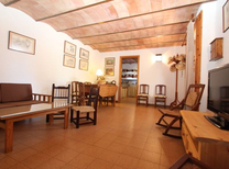 Diese romantische und urgemütliche Landhaus Finca besteht zum Teil aus liebevoll restaurierten Möbeln und historischen Gegenständen. Tauchen Sie ein in die Bilderbuchlandschaft von Campos im Süden Mallorcas.