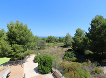 Großzügiges Chalet in Traumlage nahe Meer und Strand für anspruchsvolle Mallorca Urlauber. Dieses Mietobjekt überzeugt durch modernen Wohnkomfort, Meerblick und eine Strandnahe Lage. Sie mieten ein exklusives Anwesen für 6 Personen in ruhiger Wohnlage.