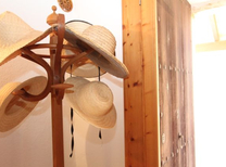 Diese romantische und urgemütliche Landhaus Finca besteht zum Teil aus liebevoll restaurierten Möbeln und historischen Gegenständen. Tauchen Sie ein in die Bilderbuchlandschaft von Campos im Süden Mallorcas.