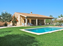 Das Ferienhaus befindet sich an der Nordküste von Mallorca und ist auch für Allergiker geeignet, der Pool wird ohne Chlor gereinigt. Ein Ferienhaus für max. 7 Personen, modern eingerichtet und mit Heizung, Kamin, Klimaanlage und Safe ausgestattet.