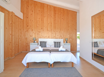 Ferienhaus mit separaten Wohnbereichen bestehend aus 3 Fincas für bis zu 34 Personen in Inselmitte von Mallorca mit Pool, Kinderpool, BBQ Grill, Kinderspielplatz und Internet, optimal für große Reisegruppen zu mieten