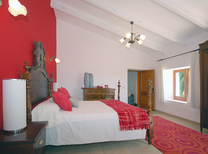 Ferienhaus mit separaten Wohnbereichen bestehend aus 3 Fincas für bis zu 34 Personen in Inselmitte von Mallorca mit Pool, Kinderpool, BBQ Grill, Kinderspielplatz und Internet, optimal für große Reisegruppen zu mieten