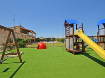 Ferienhaus mit separaten Wohnbereichen bestehend aus 3 Fincas für bis zu 34 Personen in Inselmitte von Mallorca mit Pool, Kinderpool, BBQ Grill, Kinderspielplatz und Internet, optimal für große Reisegruppen zu mieten