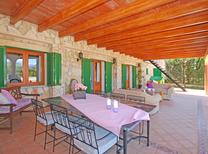 Ferienhaus mit separaten Wohnbereichen bestehend aus 3 Fincas für bis zu 34 Personen in Inselmitte von Mallorca mit Pool, Kinderpool, BBQ Grill, Kinderspielplatz und Internet, optimal für große Reisegruppen zu mieten
