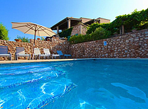 Erstklassiges Luxus Ferienhaus Anwesen an der phänomenalen Südostküste Mallorcas mit Sommerküche, Meerblick, Klimaanlage, Fitnessraum und Swimmingpool-Absicherung für Kleinkinder in Meer und Strandnaher Lage.