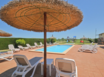 Ferienhaus mit separaten Wohnbereichen bestehend aus 3 Fincas für bis zu 34 Personen in Inselmitte von Mallorca mit Pool, Kinderpool, BBQ Grill, Kinderspielplatz und Internet, optimal für große Reisegruppen zu mieten