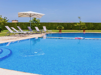 Mallorca Ferienhaus Urlaub in einer komfortablen und  mediterranen Finca mit Pool, Garten, Internet und BBQ Grill, nahe Muro, Strand und Meer.