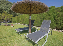 Preiswerte kleine Finca Nähe Selva für 5 Personen mit Pool, Klimaanlage und Grill. Das günstige Ferienhaus an der Nordküste von Mallorca, liegt unweit der Tramuntana Berge und nur wenige Fahrminuten von unzähligen Wanderwegen entfernt.