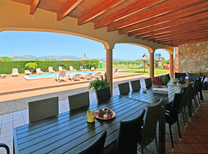 Ferienhaus mit separaten Wohnbereichen bestehend aus 3 Fincas für bis zu 34 Personen in Inselmitte von Mallorca mit Pool, Kinderpool, BBQ Grill, Kinderspielplatz und Internet, optimal für große Reisegruppen zu mieten