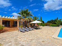 Ob im Sommer oder im Winter - dieses Ferienhaus ist eine perfekte Mallorca Urlaubsunterkunft. Traumferienhaus auf Mallorca in strandnaher Lage mit Klimaanlage, Internet und Pool.