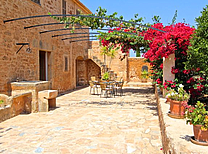 Ferienhaus mit Pool bei Arta im Osten von Mallorca mit Meerblick, überdachte Terrassen und BBQ-Grill