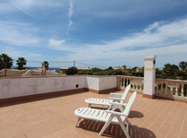 Sie suchen ein modernes Chalet mit Klimaanlage, Pool, Außendusche und Parkplatz im Süden von Mallorca preiswert zum mieten? Dann wird Sie dieses Mietobjekt an der Südküste von Mallorca mit schöner Dachterrasse und Meerblick überzeugen.