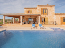 Sie sind auf der Suche nach einem geeigneten Ferienhaus für die Gruppenreise nach Mallorca? Diese 12 Personen Finca mit Pool, Kinderschwimmbecken, Sommerküche, Grillhaus und Klimaanlage ist ein idealer Ausgangspunkt für Ihre Unternehmungen.