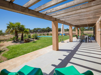 Sie suchen für den nächsten Mallorca Familienurlaub noch ein passendes Ferienhaus? Dann wird Sie dieses moderne Ferienhaus mit Pool, Grill, Parkplatz, Außendusche und schnellen Internet begeistern.