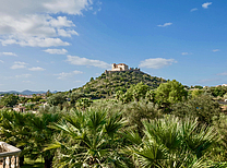 Mallorca Ferienhaus mit garantierter Privatsphäre und fantastischer Aussicht auf das Wahrzeichen Artas, die Wallfahrtskirche San Salvador