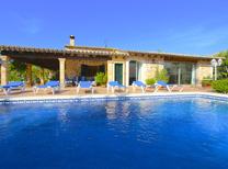 Ferienhaus in schönster Idylle mit Pool und gepflegten Garten. Gehobenes Urlaubsflair für 6 Personen nahe Traumstrand der Cala Sant Vicenc an der Nordküste Mallorcas